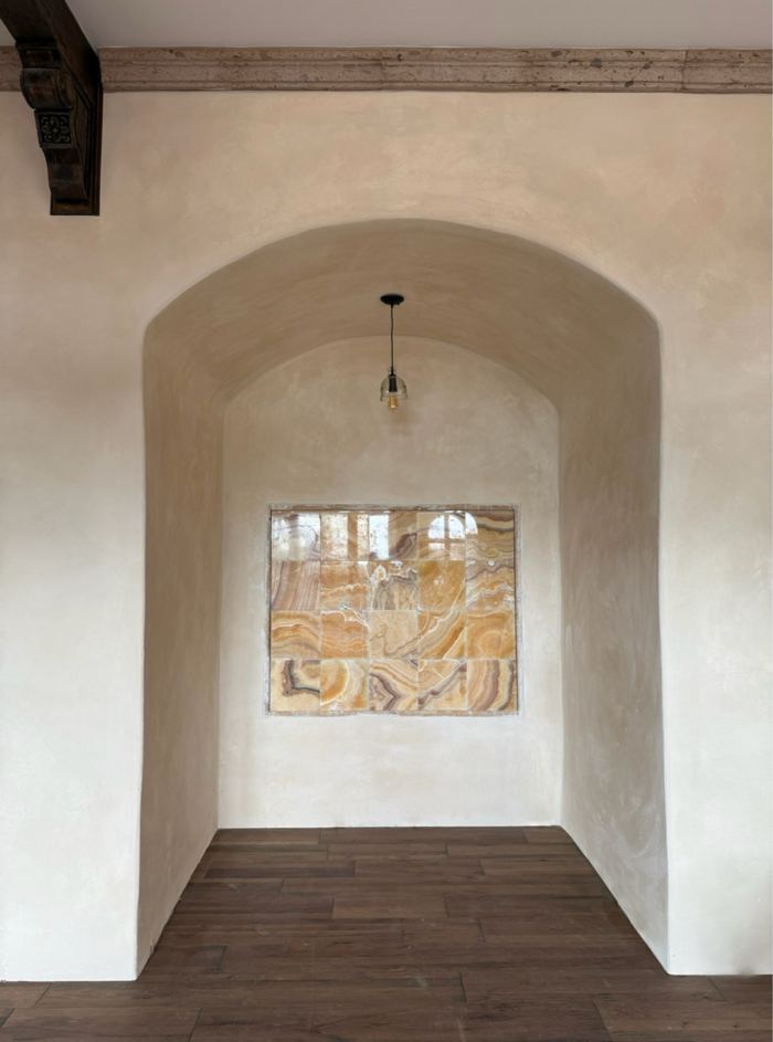 Onyx tile accent niche