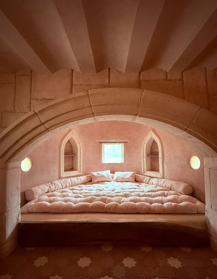Pink tadelakt vaulted bed nook